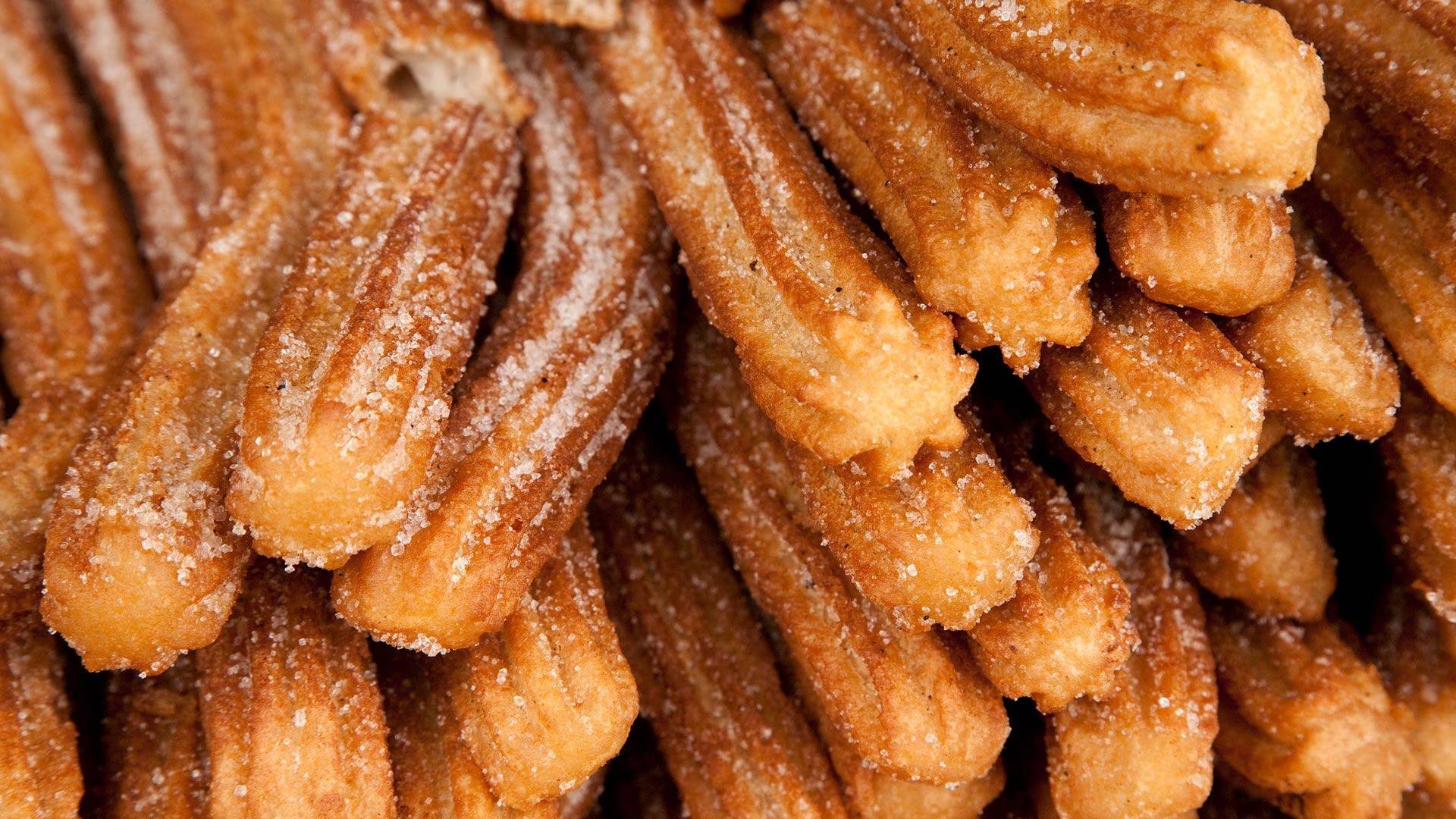 Churros de pera con chocolate, la vedette del Mercado Don Bosco